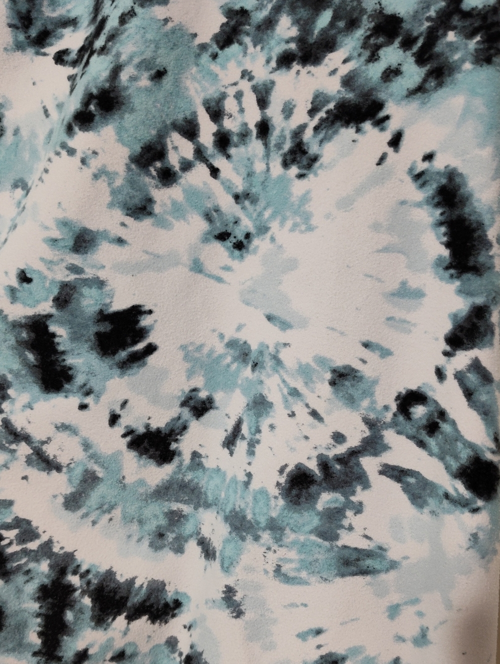Time and Tru Cropped Leggings, White, Blue & Black Tie Dye, Size XXL (20) - Picture 7 of 12